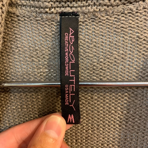 Tan cardigan size medium - Picture 2 of 3